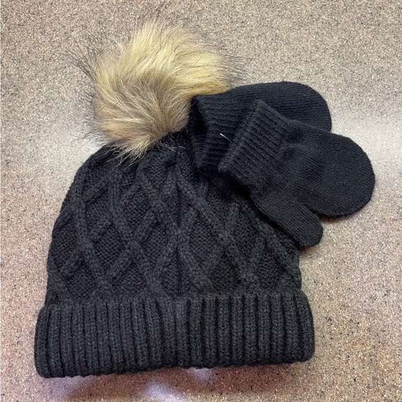 🆕 Starting Out Infant cable Knit Pom Beanie w/ Mittens Color: Black - Picture 2 of 4